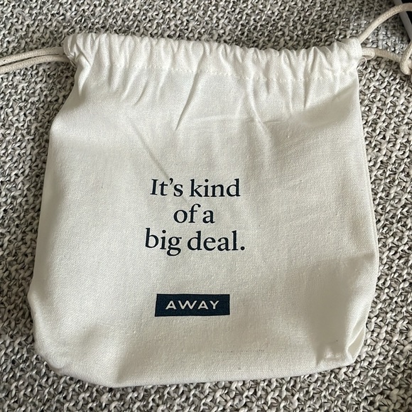 Away mini luggage in white - Picture 3 of 3